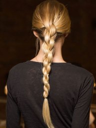 braided-ponytail-catwalk
